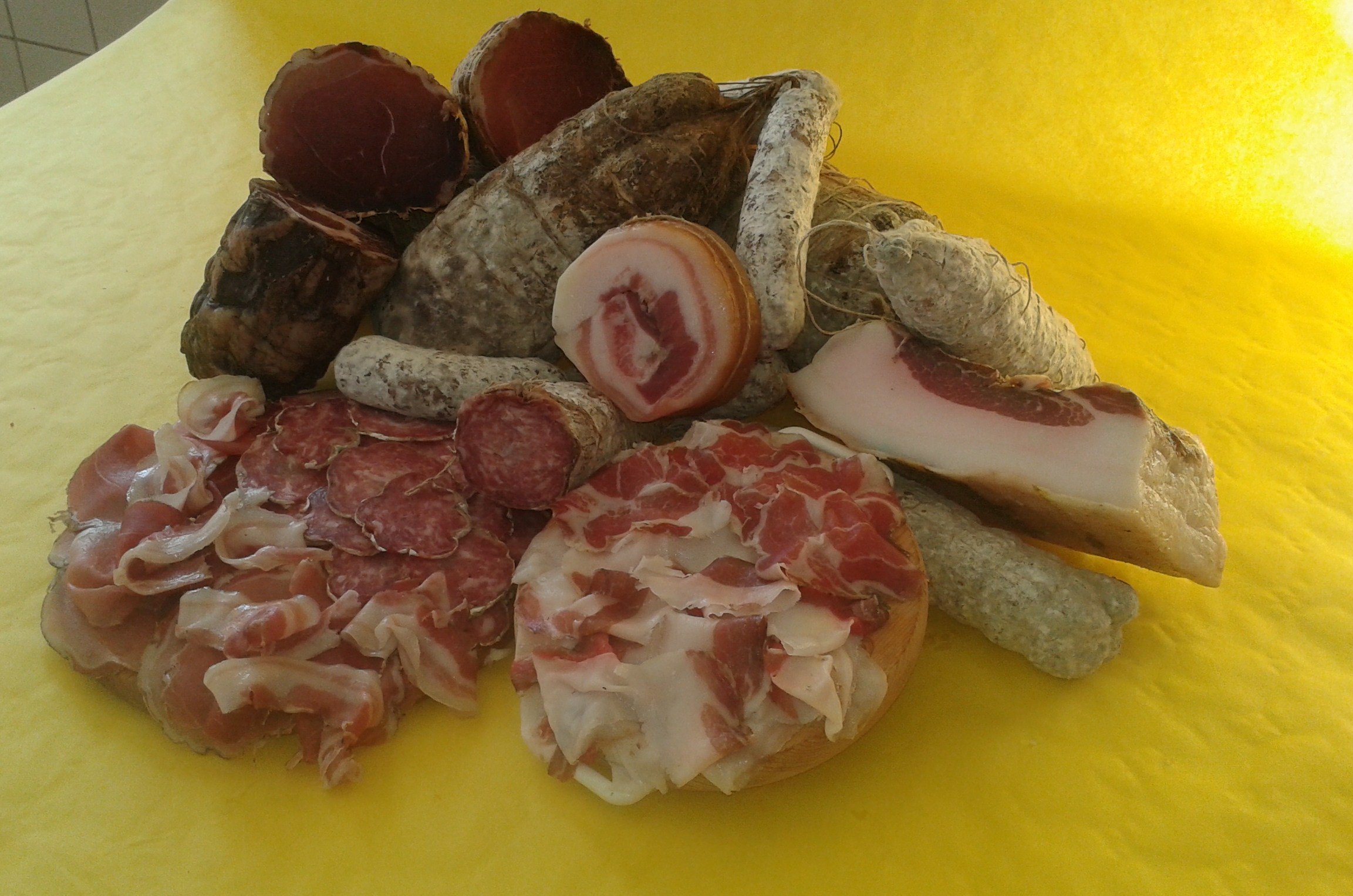 salumi spaccio carni lanzoni romano di lombardia
