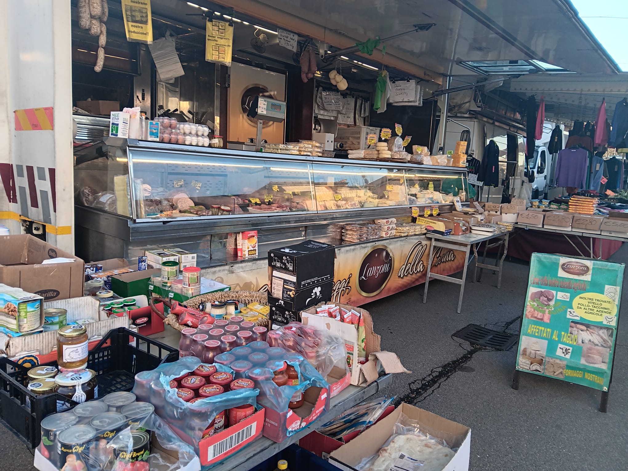 mercato spaccio carni lanzoni romano di lombardia